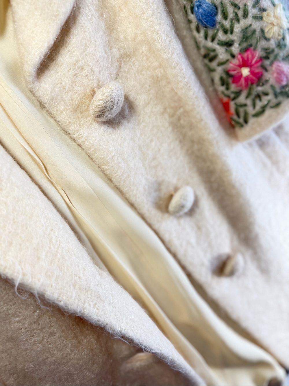 Vintage 1960s Bataldi Mohair Crewel Embroidered Coat S/M - Picture 9 of 15